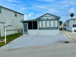 Seaside Haven Bungalow (V720)