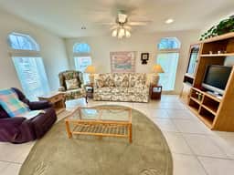 Ocean Breeze Hideaway (V828)