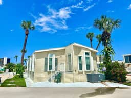 Ocean Breeze Hideaway (V828)