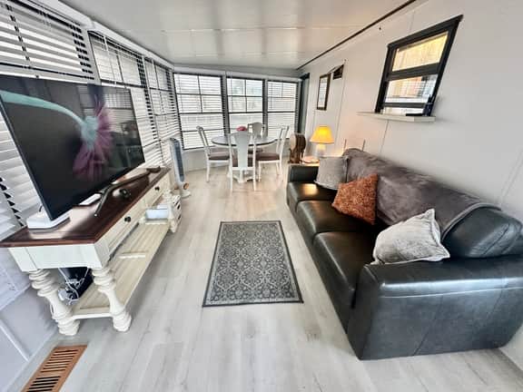 Seaside Haven Bungalow (V720)