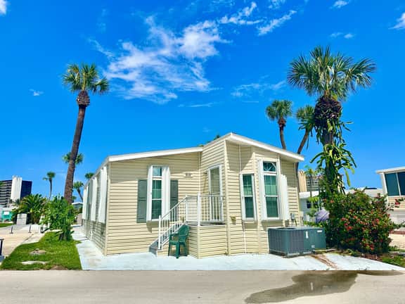 Ocean Breeze Hideaway (V828)