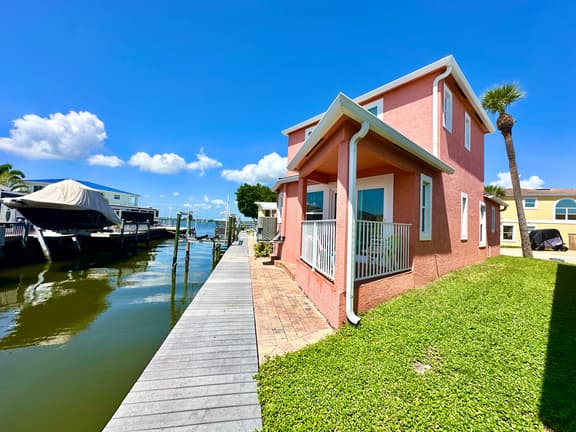 Coral Reef Retreat (N40)