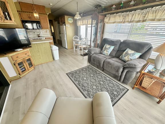 Seaside Haven Bungalow (V720)